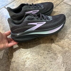 Black Brooks Ghost 17 Shoes women’s size 7